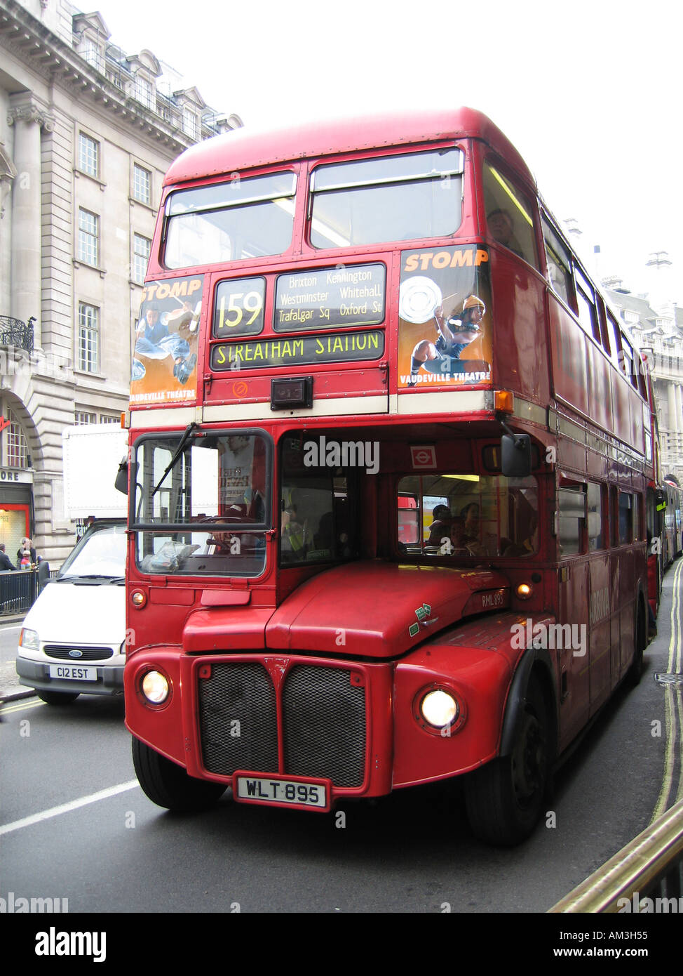 Routemaster RML 895 Bus dans Regent Street sur la Route 159 Banque D'Images
