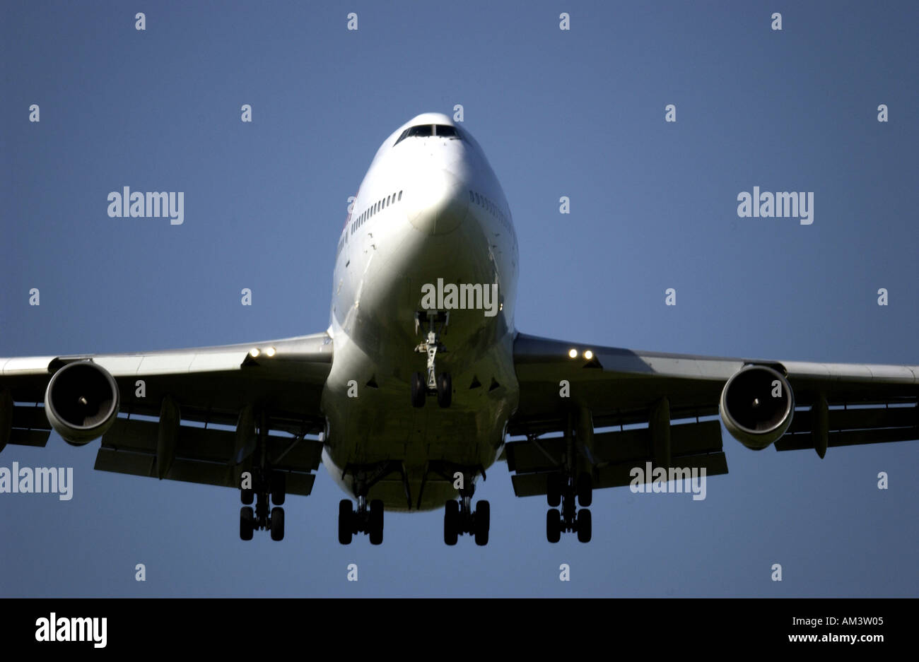 Un Virgin Atlantic Airways Boeing 747 jumbo jet arrive en terre à l'aéroport de London Gatwick Banque D'Images