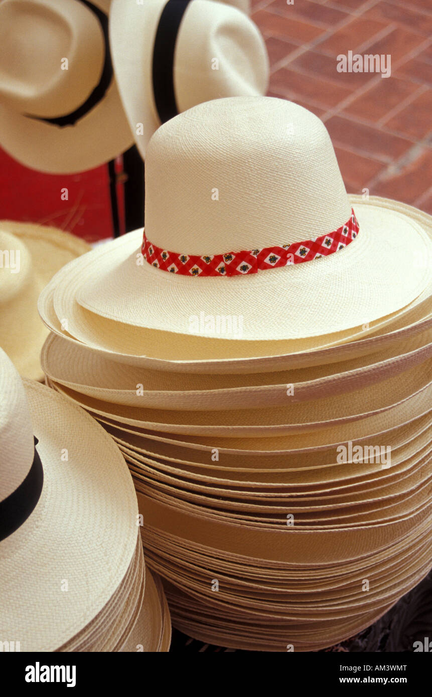 Pile de chapeaux Panama, Équateur, Amérique du Sud Photo Stock - Alamy
