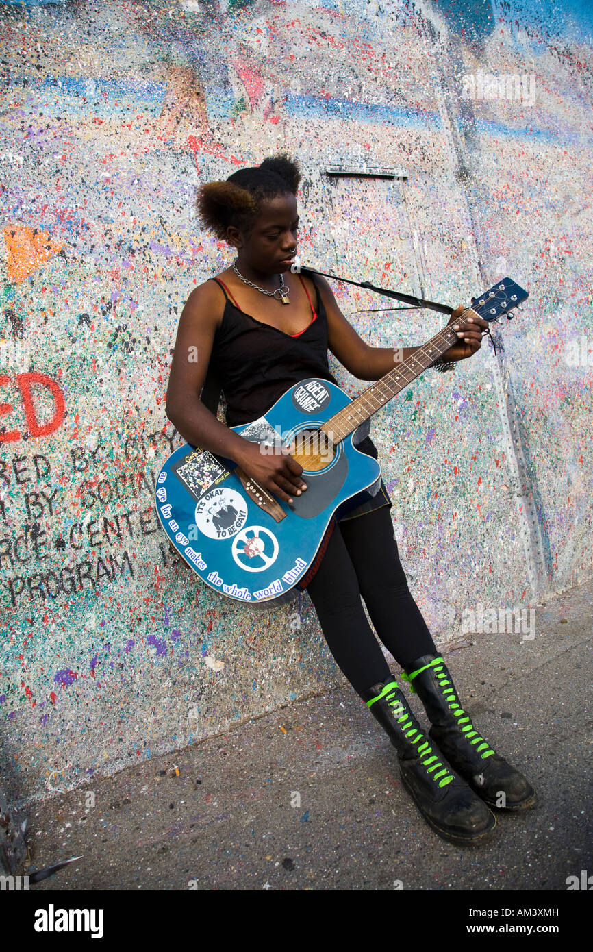 Joueur de guitare, Venice Beach Los Angeles County California Etats-Unis d'Amérique (peinture murale par R Cronck) Banque D'Images