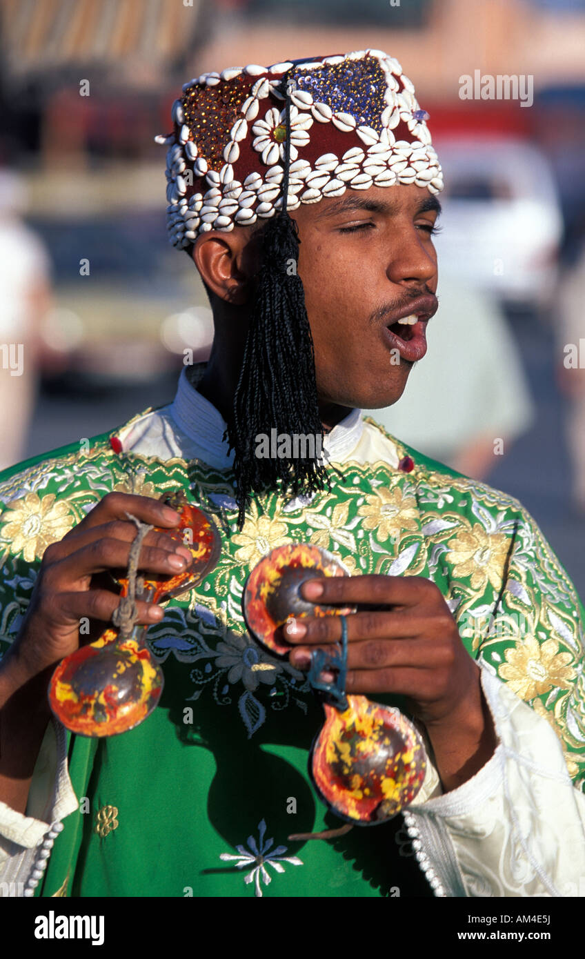 Le Maroc, Haut Atlas, Marrakech, gnawa danseuse sur place Jema El Fna Banque D'Images