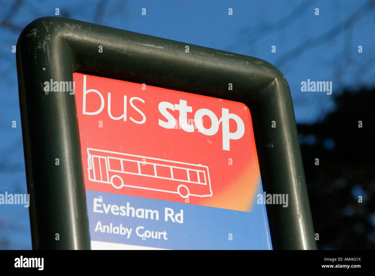 Panneau d'arrêt de bus à Cheltenham UK Banque D'Images