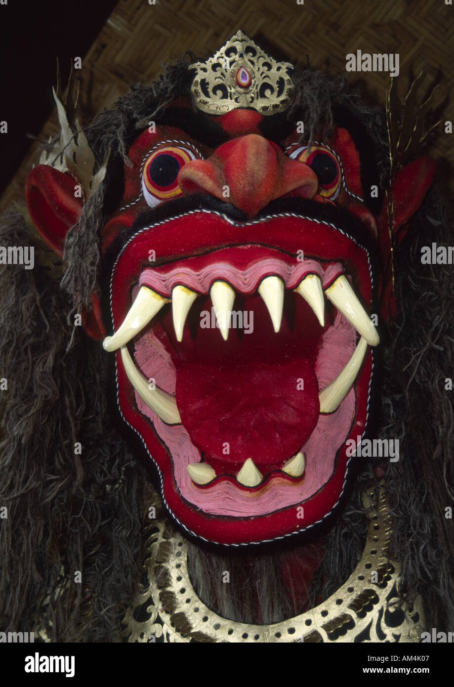 Ogoh ogho dans un parc sur la route Monkey Forest à la veille de Nyepi Ubud Bali Banque D'Images Ogoh ogho dans un parc sur la route Monkey Forest à la veille de Nyepi Ubud Bali Banque D'Images