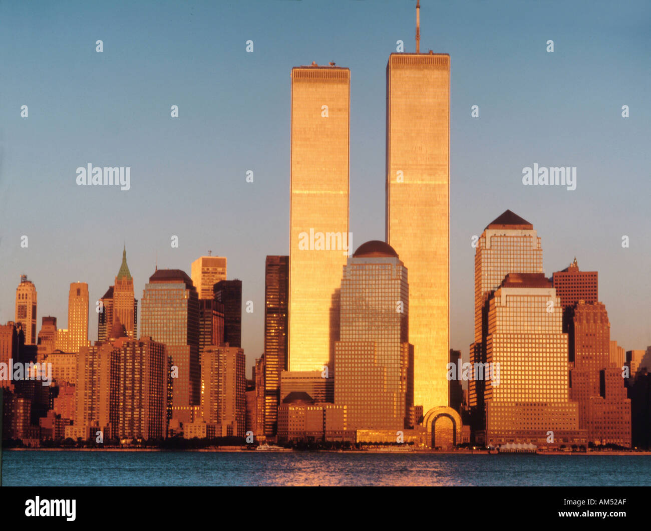 New York s Twin Towers 9/11 à pré au coucher du soleil d'or Banque D'Images