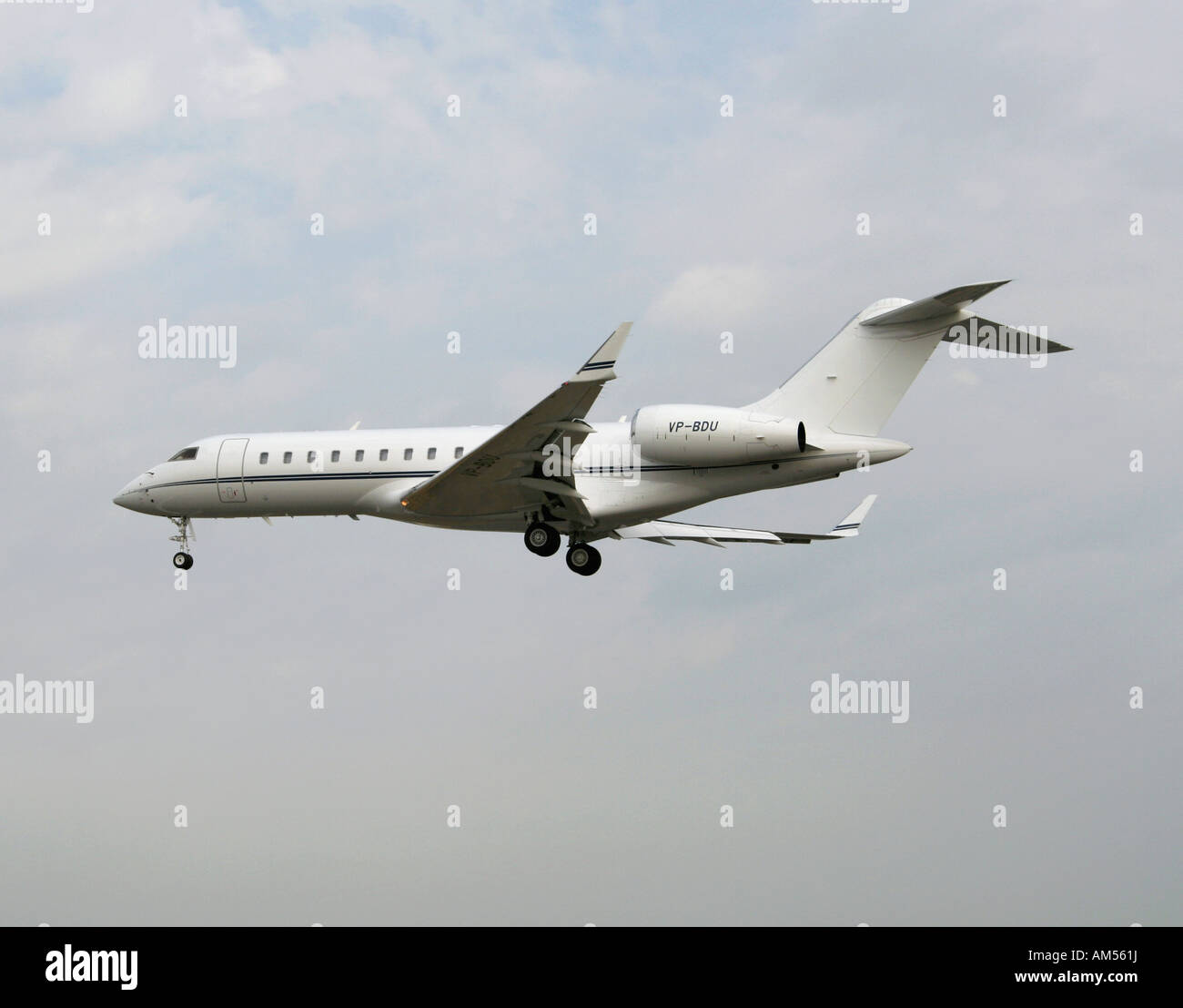 Bombardier Global Express gros jet d'affaires sur le terrain. Aviation de direction. Banque D'Images