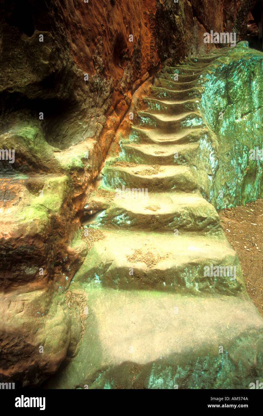 Étapes de grès anciens Kynaston Cave 379 Nesscliffe Hawkstone Park Shropshire England UK Royaume-Uni 18e siècle GO Banque D'Images