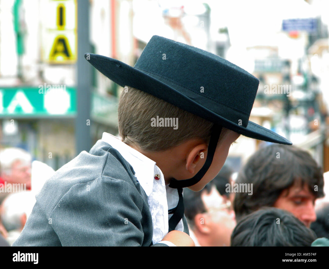 Boy in Hat à la Feria de la Virgen del Rosario Fête de la Vierge du Rosaire Fuengirola espagne Octobre 2003 Banque D'Images