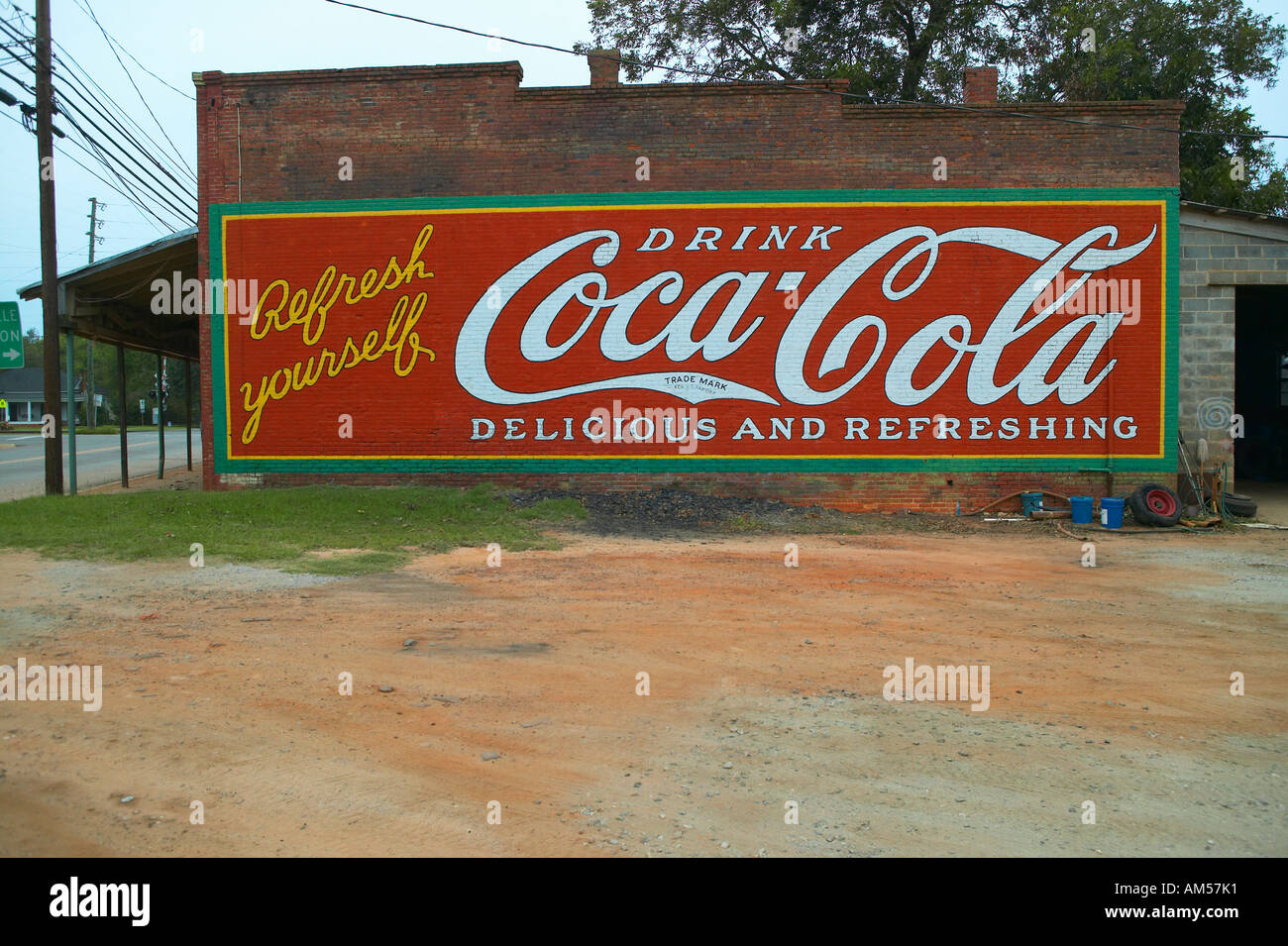 Vintage Coca Cola publicité rejoignez peint sur le côté de l'ancien bâtiment en Géorgie des plaines Banque D'Images