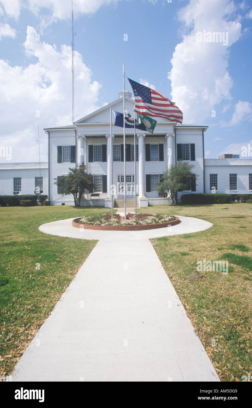 Piétons en face de l'Hôtel de ville dans la région de Lake Providence en Louisiane Banque D'Images