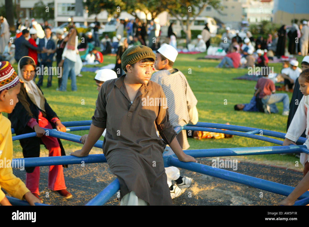 Garçon sur le rond-point, festival Islamique, Cape Town, Afrique du Sud Banque D'Images