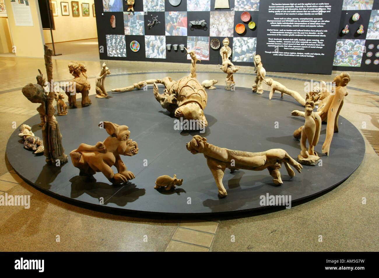 Sculptures en bois de Themba Gule, National-Culture-musée, Pretoria, Afrique du Sud Banque D'Images