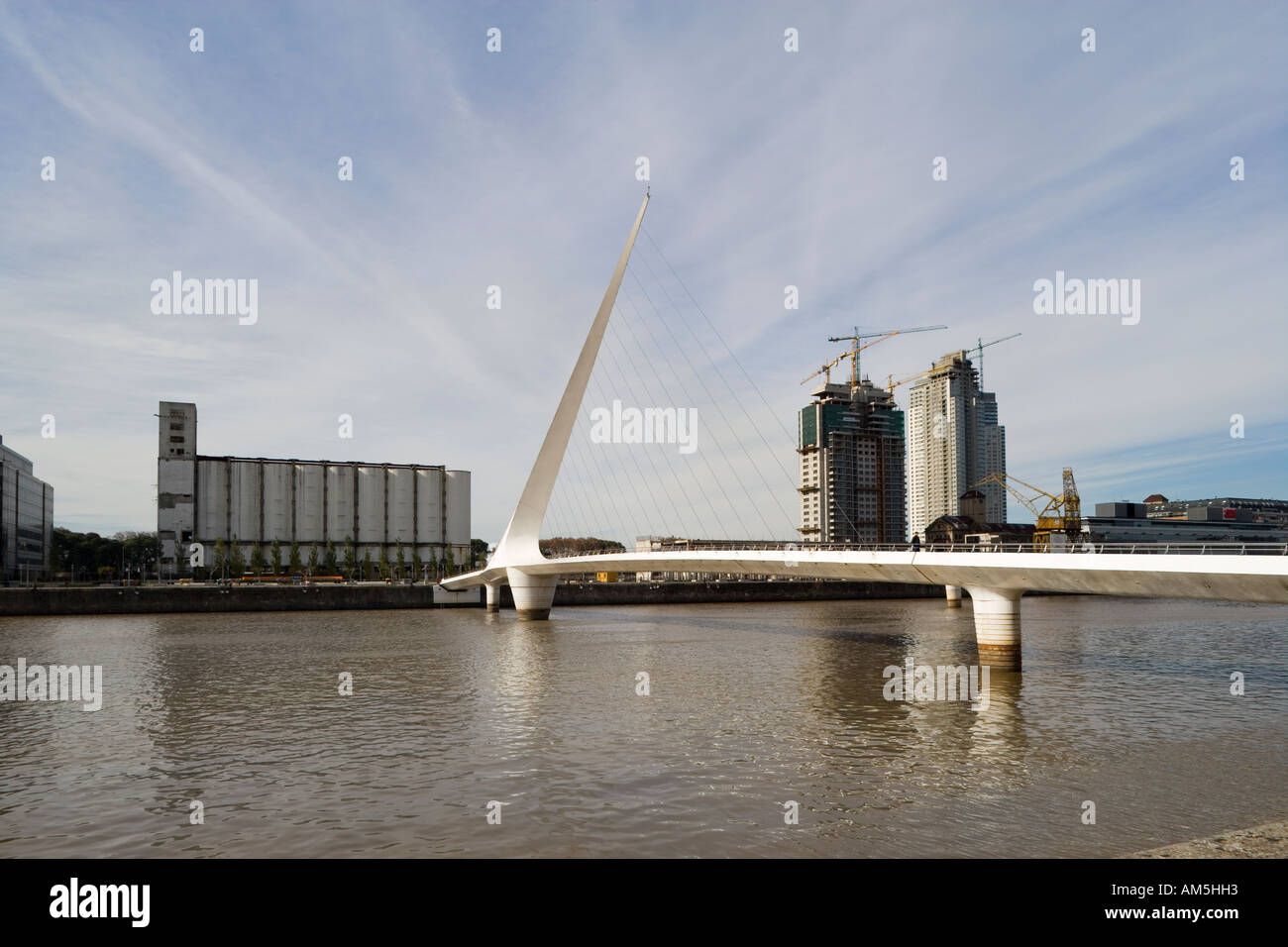 Puente de la Mujer, docks de Puerto Madero, Buenos Aires, Argentine en 2006. Architecte : Santiago Calatrava. Banque D'Images