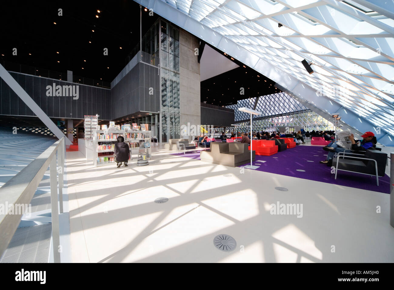 La Bibliothèque centrale de la bibliothèque publique de Seattle au rez