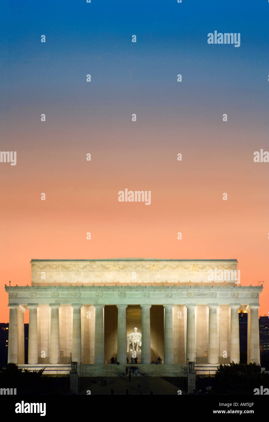 Ciel coloré sur le Mémorial de Lincoln juste après le coucher du soleil. National Mall, Washington D.C., USA Banque D'Images
