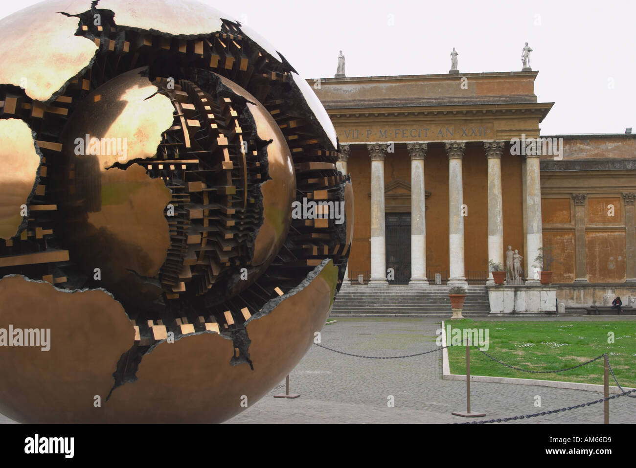 Sfera 12 sculpture. Musée du Vatican, Rome, Latium, Italie. Banque D'Images