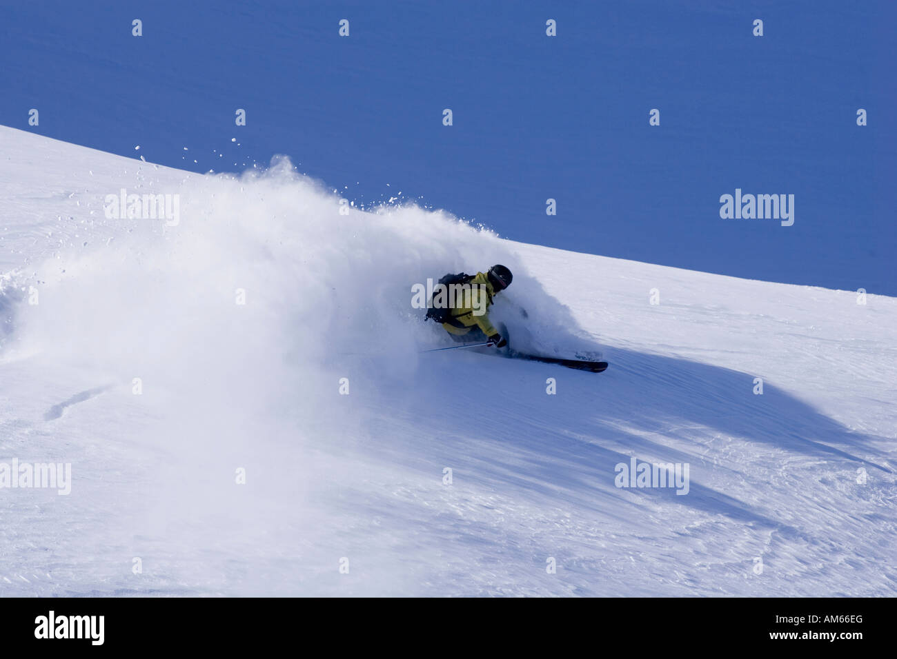 Un freerider dans de la neige profonde, Weisssee, Autriche Banque D'Images