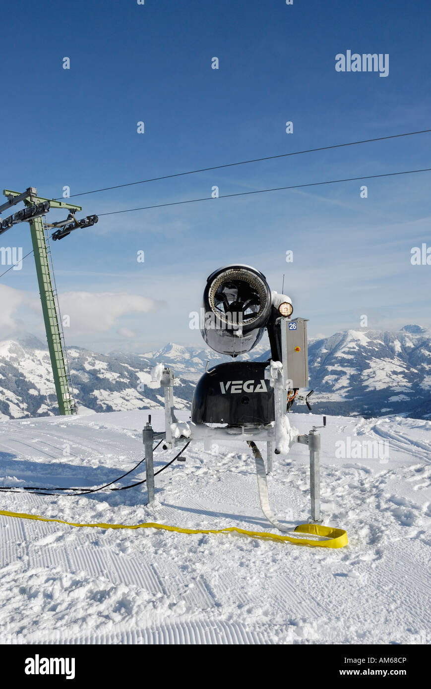 Machine à neige contrôlé par Radio Marchbach Joch ski resort, Wildschoenau Autriche Banque D'Images