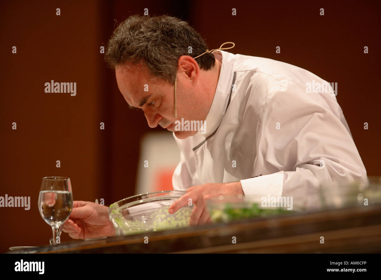 Exposition DE CHEF FERRAN ADRIA DU RESTAURANT EL BULLI FORUM GASTRONOMIQUE DE GÉRONE VILLE 2007 Banque D'Images