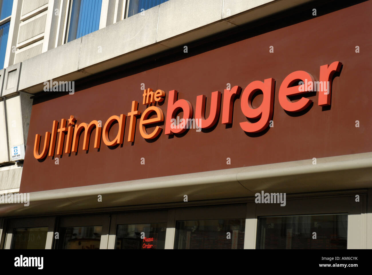 Le burger ultime signe au-dessus de hamburger restaurant, Londres, Angleterre, 2007 Banque D'Images