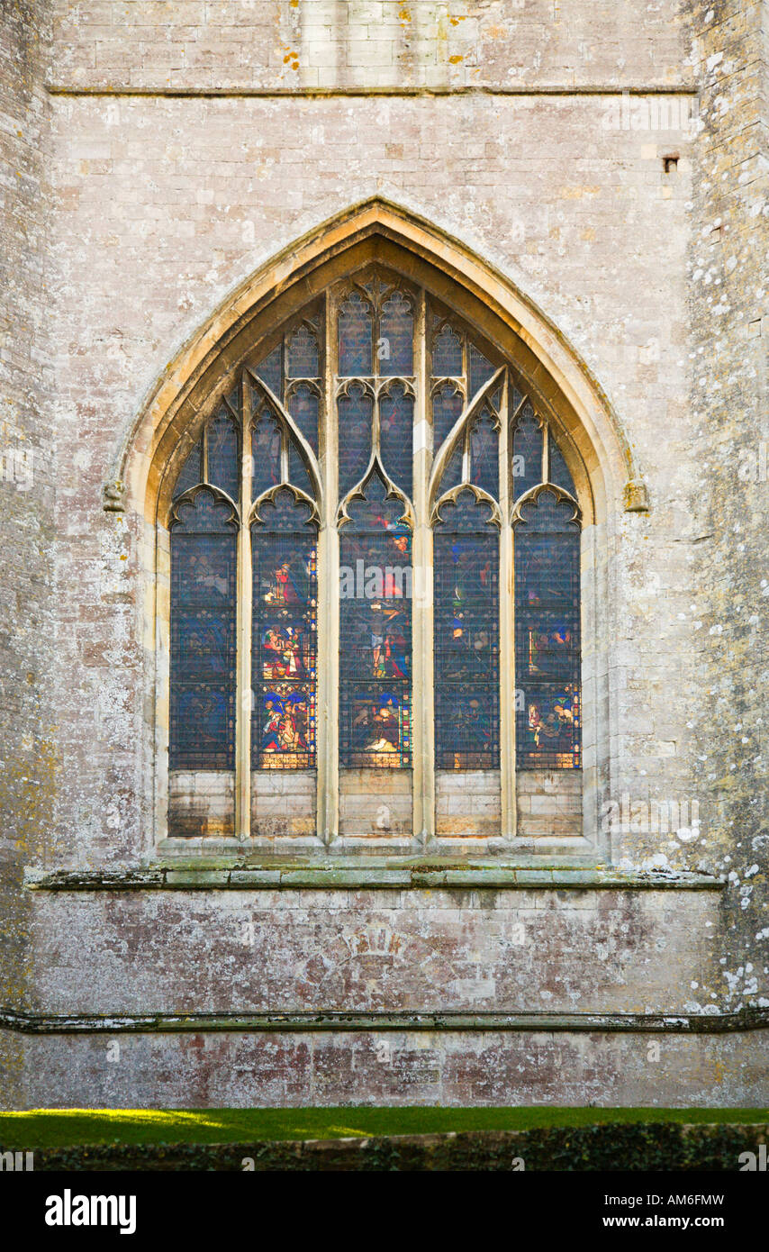 Un vitrail. Extérieur de Christchurch Priory, Dorset. UK. Banque D'Images