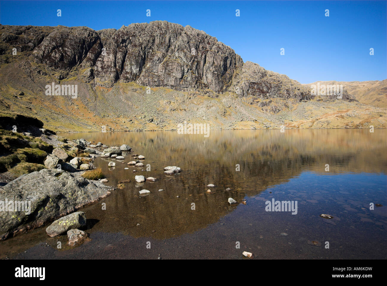 Pavey Ark de Stickle Tarn, Lake District Banque D'Images