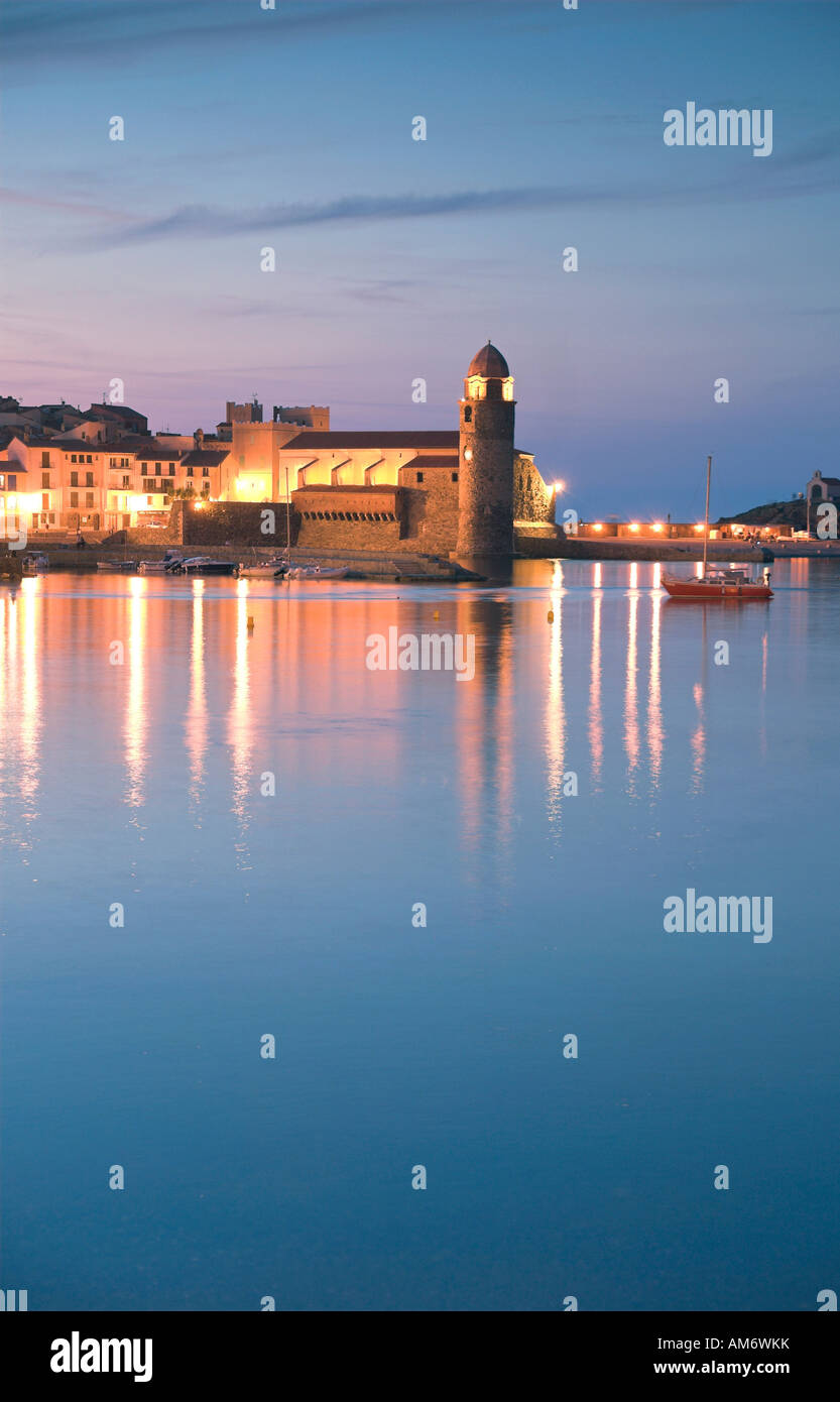 Le port de Collioure Languedoc Roussilon au crépuscule,France Banque D'Images
