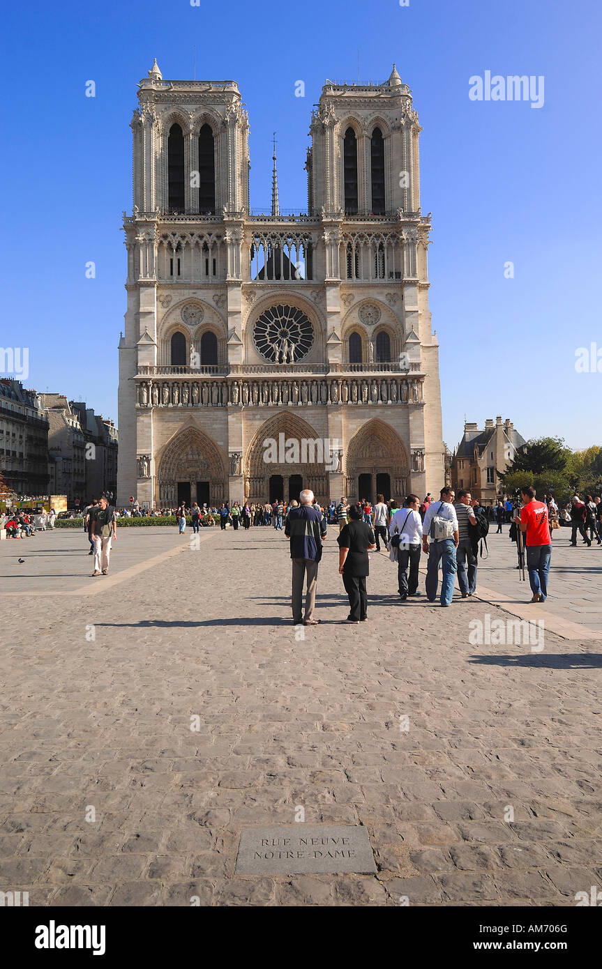 Avant de l'ouest de la Cathédrale Notre Dame, Paris Banque D'Images