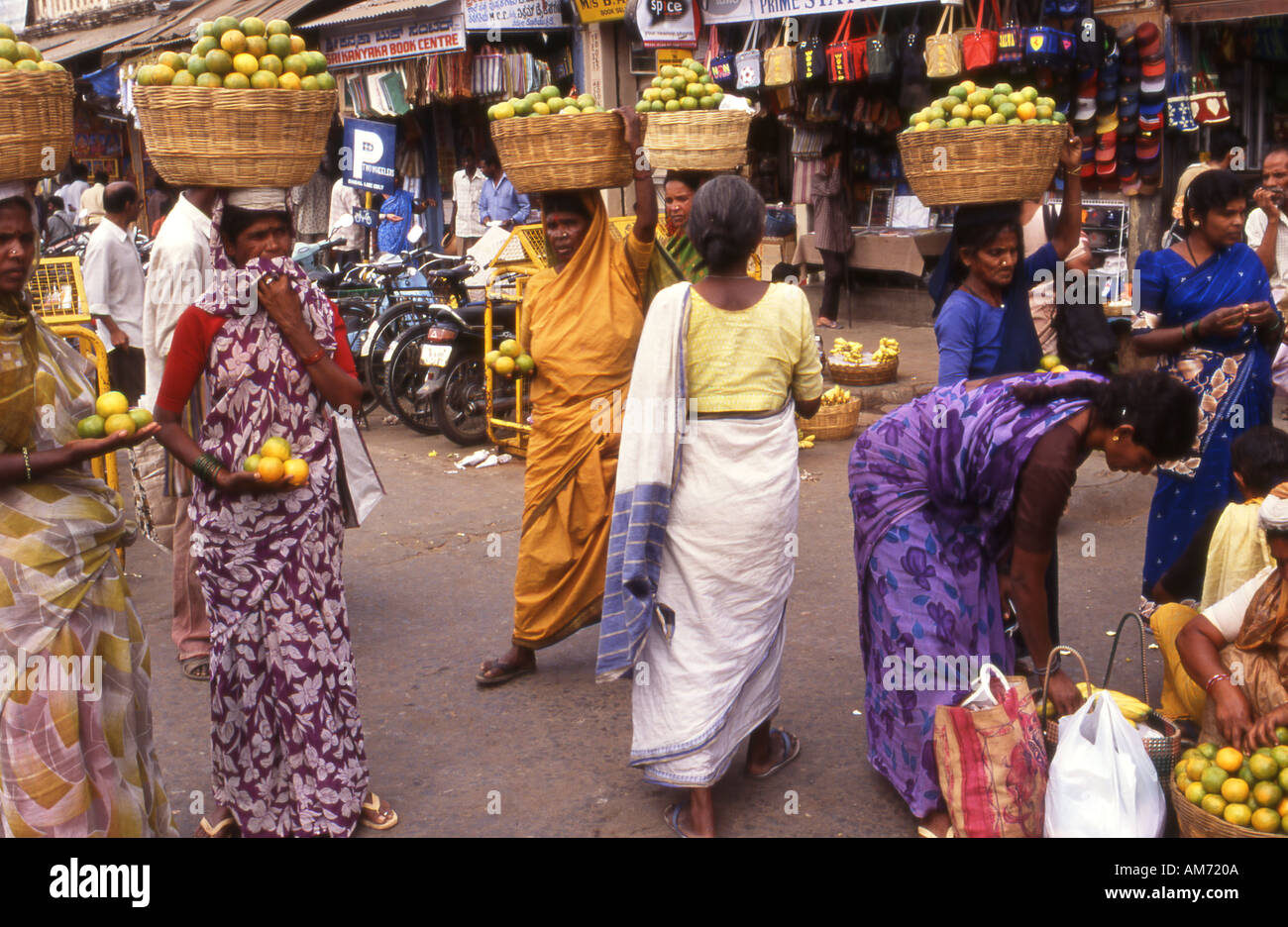 L'Inde Karnataka Mysore Devaraja Market produisent des personnes Banque D'Images