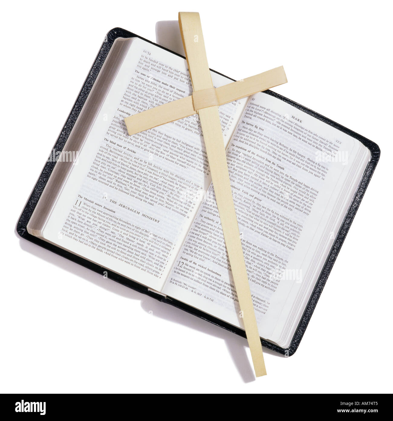 Une bible et palm cross Banque D'Images