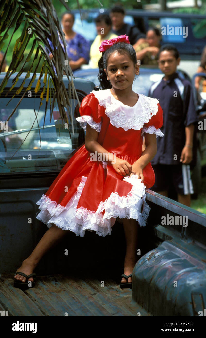 Nuku'alofa Tonga une fille dans sa robe du dimanche Photo Stock - Alamy