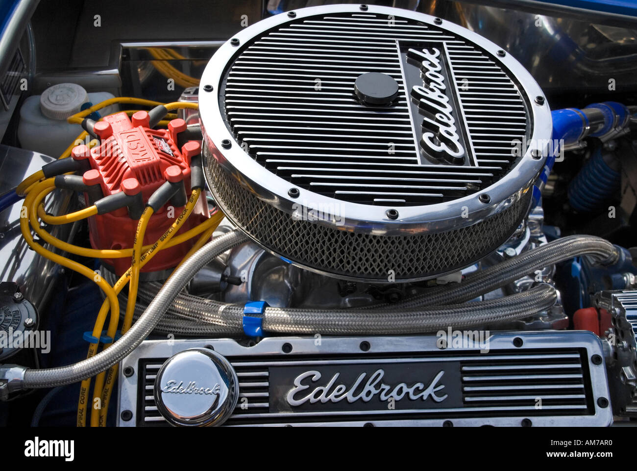 Petit bloc 5.7L V8 Chevy moteur avec filtre à air de crêpes Photo Stock -  Alamy