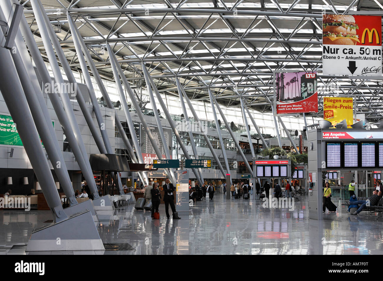 Aéroport de Düsseldorf International, departure lounge, NRW, Allemagne Banque D'Images