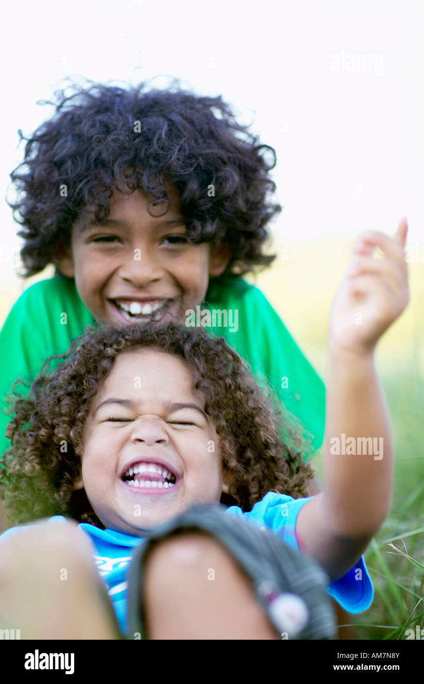 Enfants qui jouent Banque D'Images