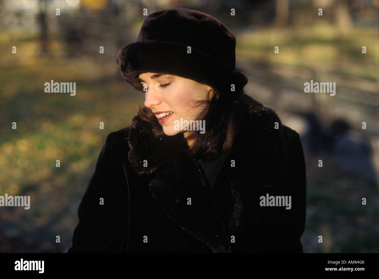 Young woman wearing hat Banque D'Images