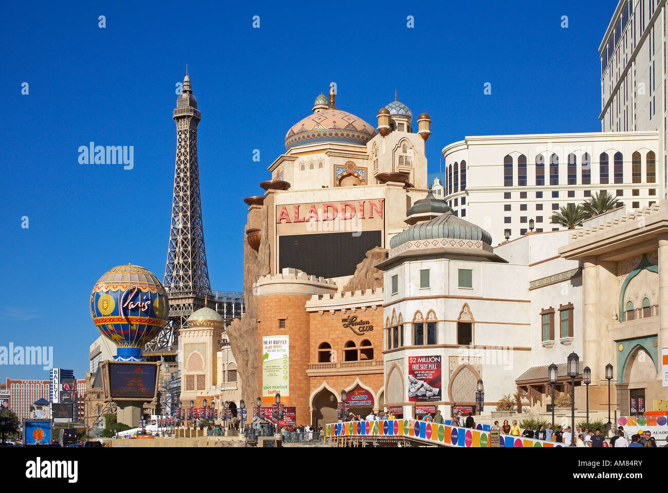 United States, Nevada, Las Vegas, Las Vegas Strip, Aladdin et Paris Las Vegas Hôtels et casinos Banque D'Images