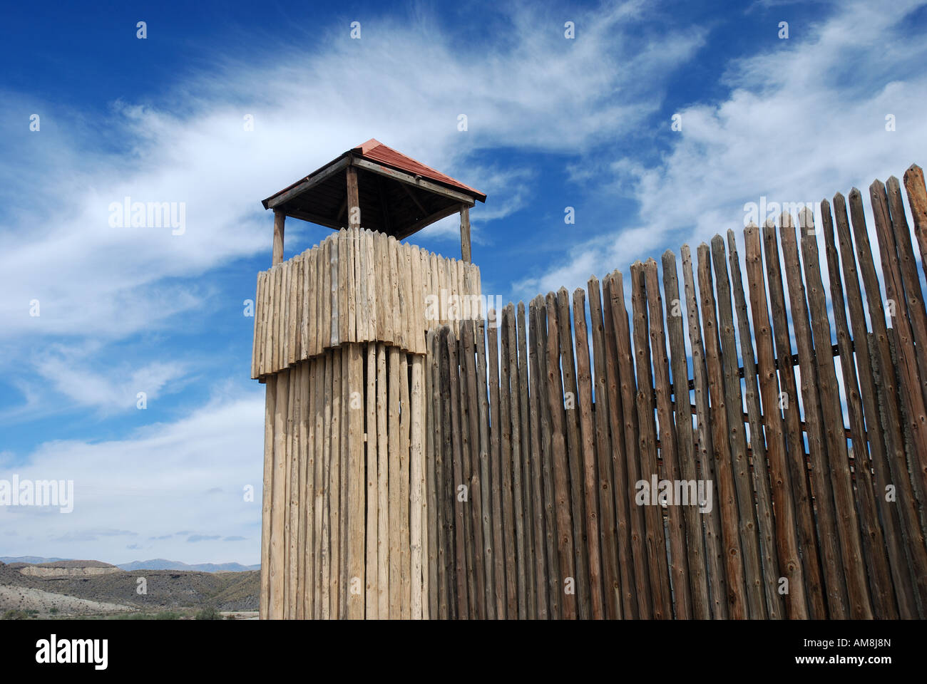 Tour en bois d'une ancienne fortification Banque D'Images