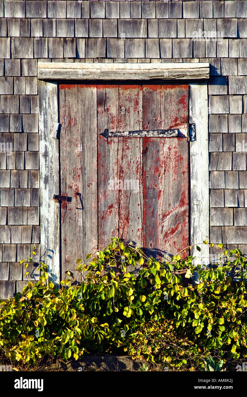 Porte rustique et MA Cape Cod bardeaux Banque D'Images