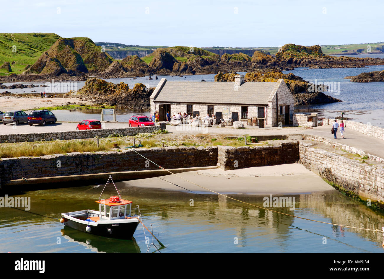 Ballintoy Harbour à White Park Bay près de Bushmills sur la route côtière du comté d'Antrim, Irlande du Nord Banque D'Images