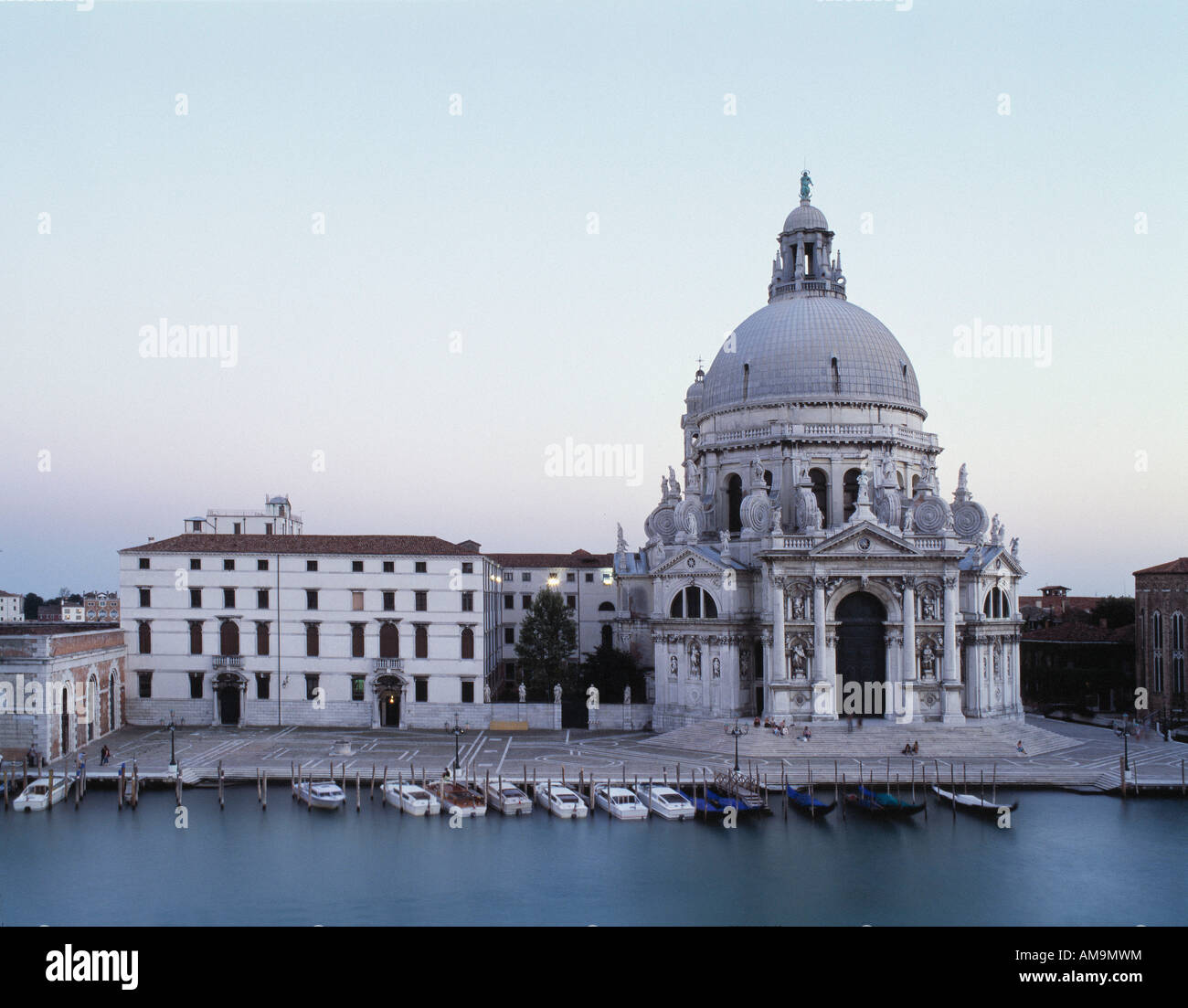 L'église Santa Maria della Salute à Venise. Banque D'Images