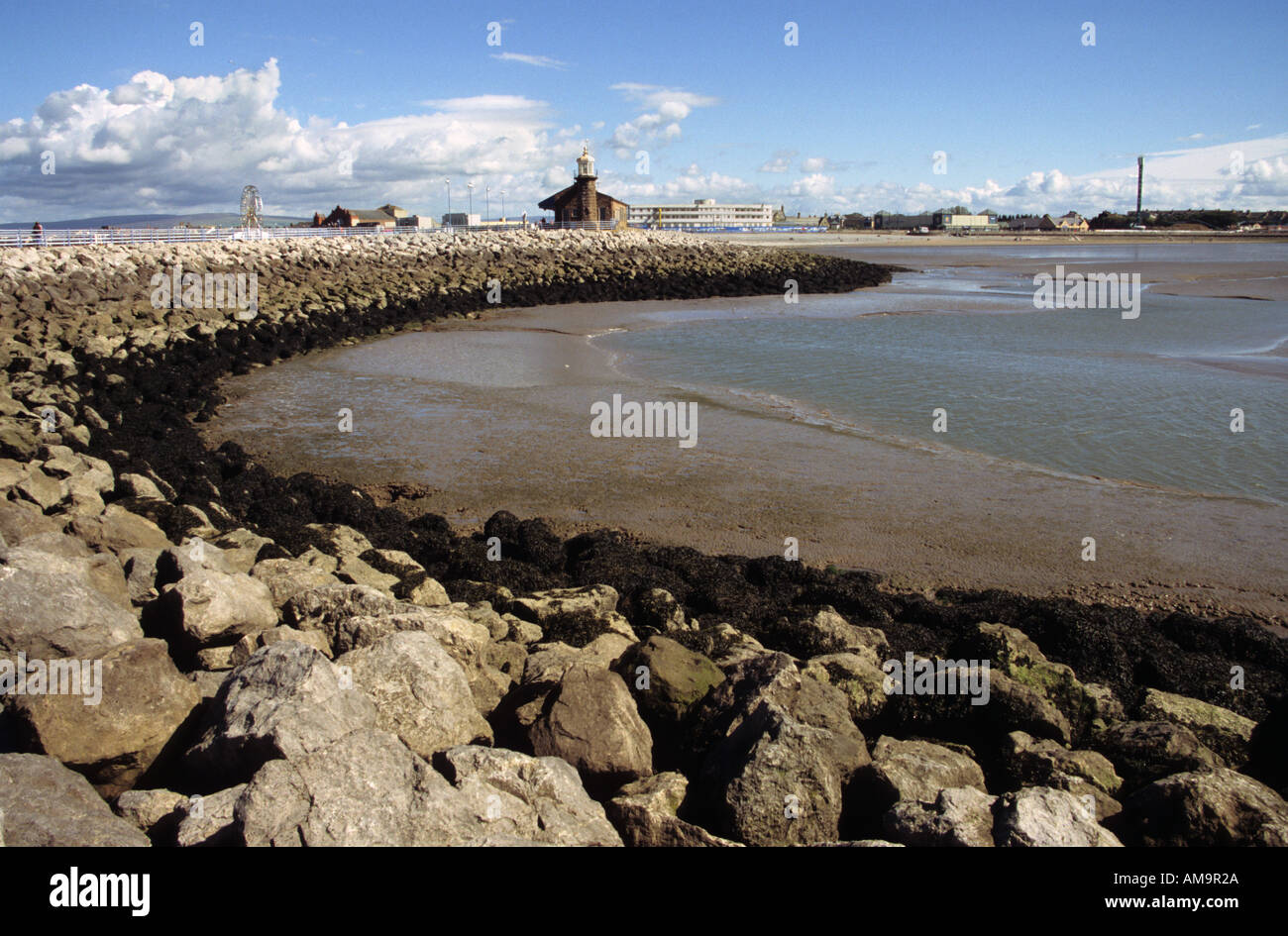 La baie de Morecambe et pierre de la jetée promenade de Morecambe Banque D'Images