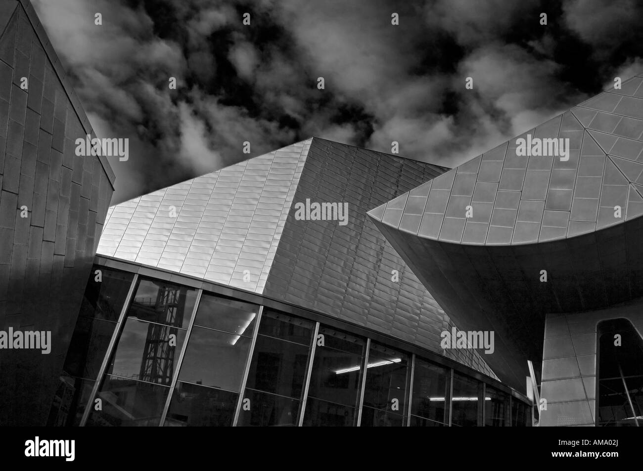 Lowry centre après-midi ensoleillé B&W Salford Quays Manchester en Angleterre Angleterre europe Banque D'Images