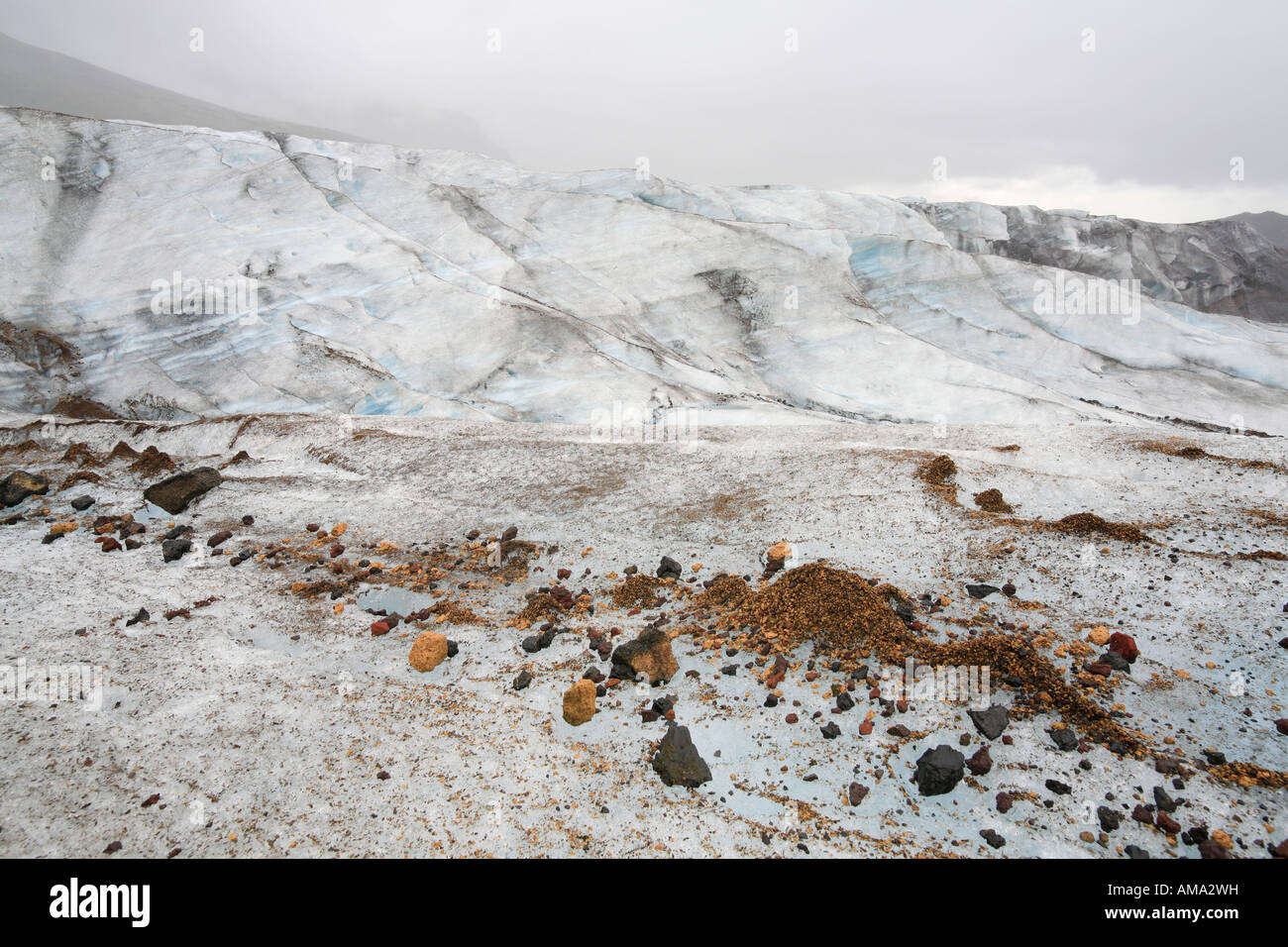 Les sédiments sur Svinafellsjökull une langue du glacier Vatnajökull Banque D'Images