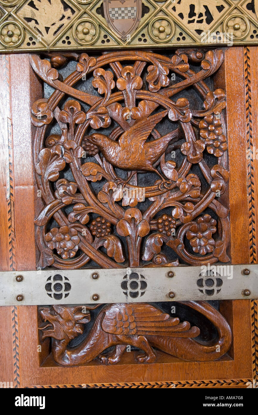 Pays de Galles Cardiff Cardiff Castle chambre bois sculpté et de détail porte en métal Banque D'Images