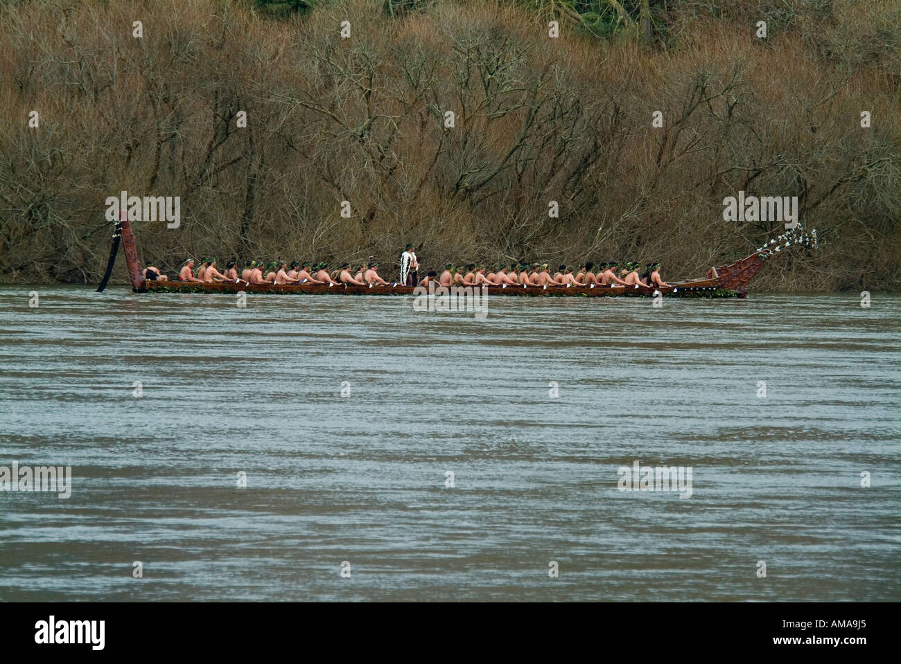 Waka dans la rivière Waikato Banque D'Images