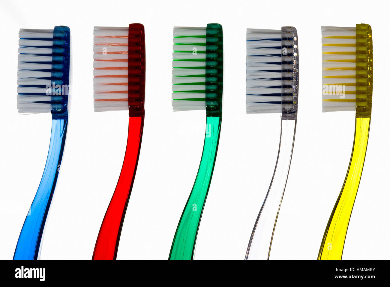Des brosses à dents dans une rangée Banque D'Images