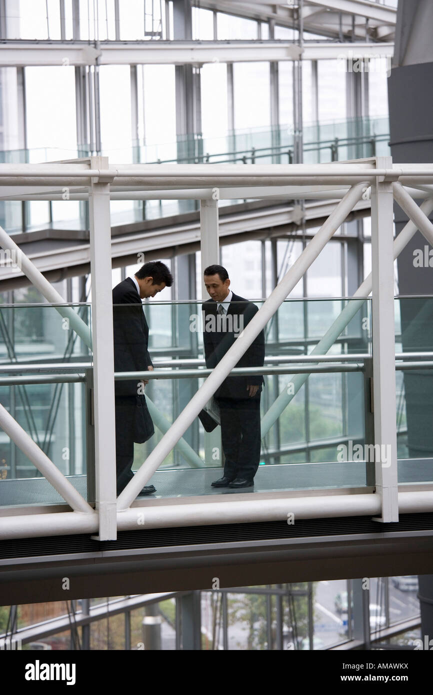 Deux businessman meeting Banque D'Images