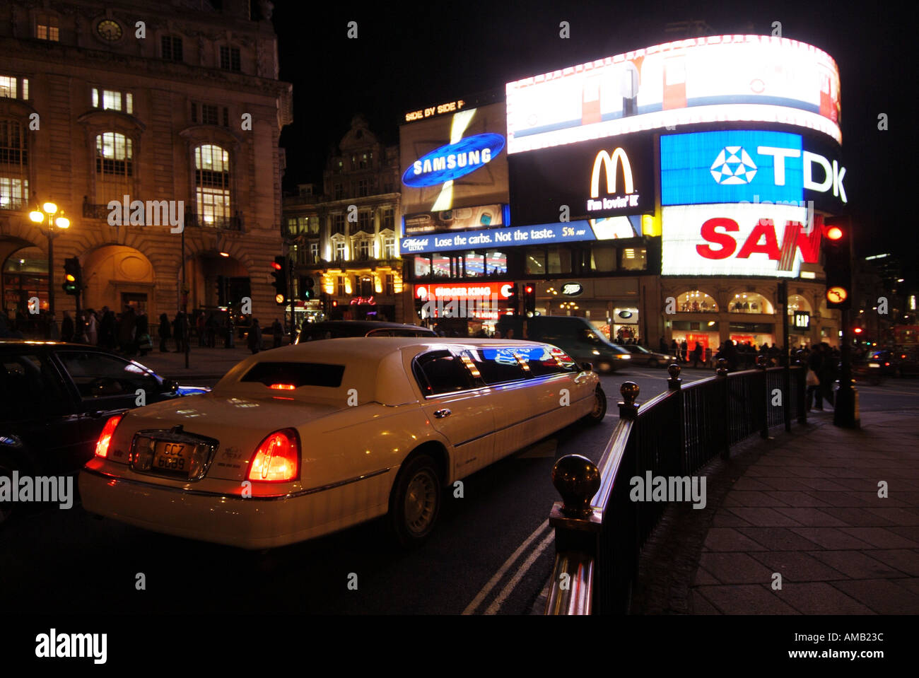 Limousine London Piccadilly Circus Londres Banque D'Images