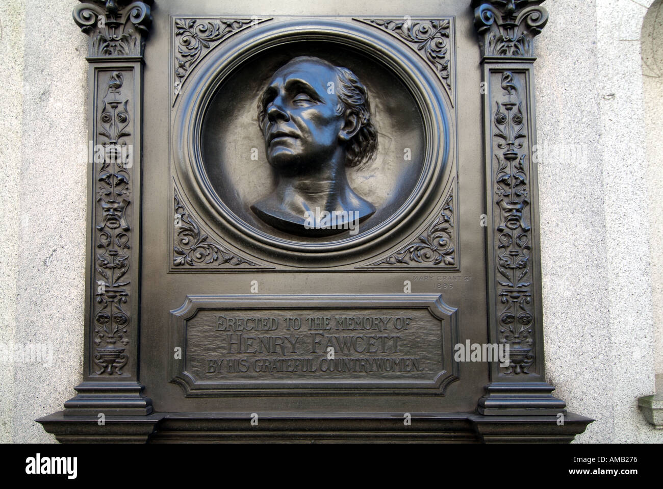 Victoria Embankment Jardin d'eau fixé au mur érigé à la mémoire d'Henry Fawcett par son reconnaissant femmes rurales London England UK Banque D'Images