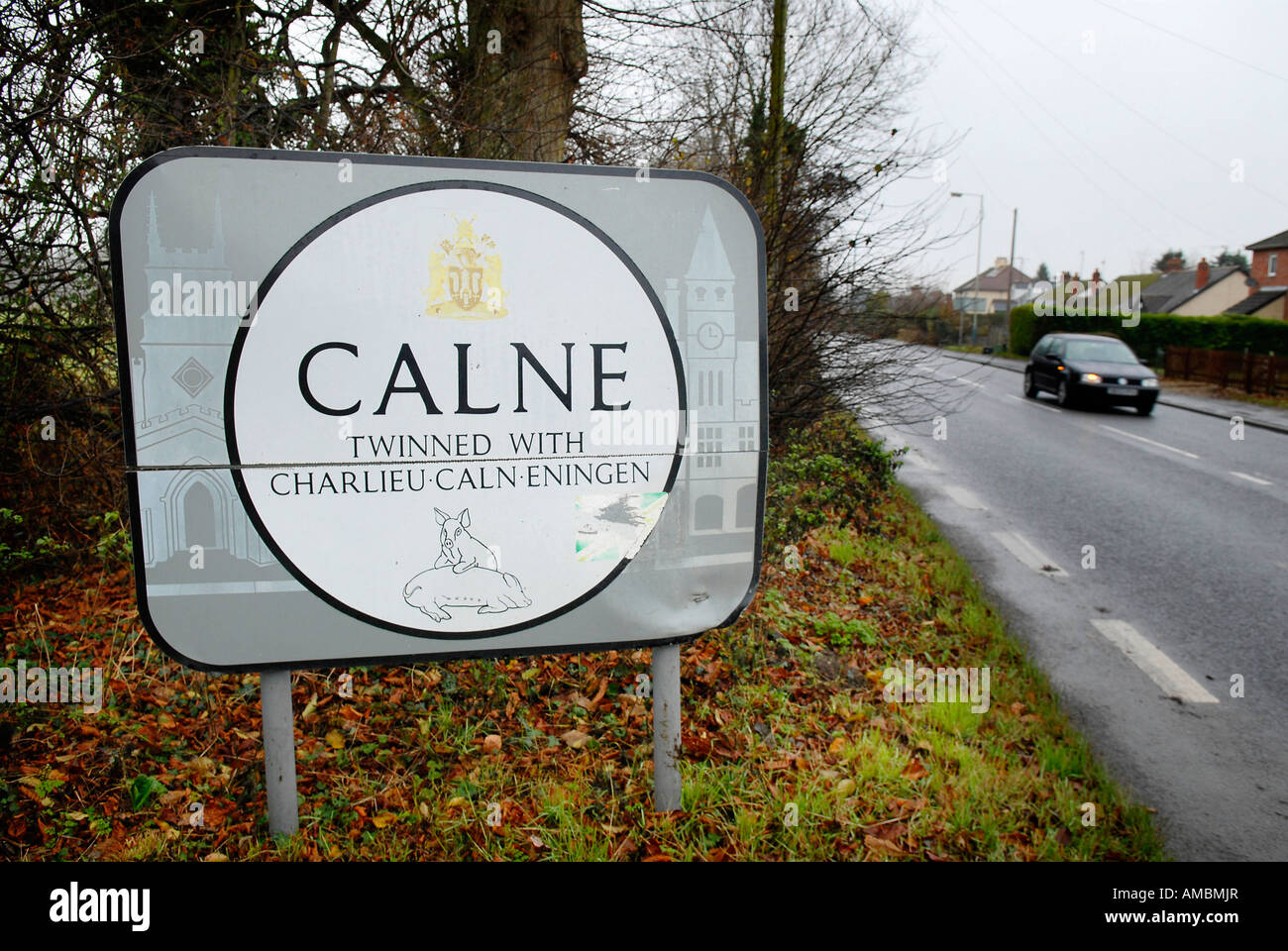 Pic martin phelps 261107 histoire calne trop chic pour la ville de Woolworths signe sur l'A4 Banque D'Images