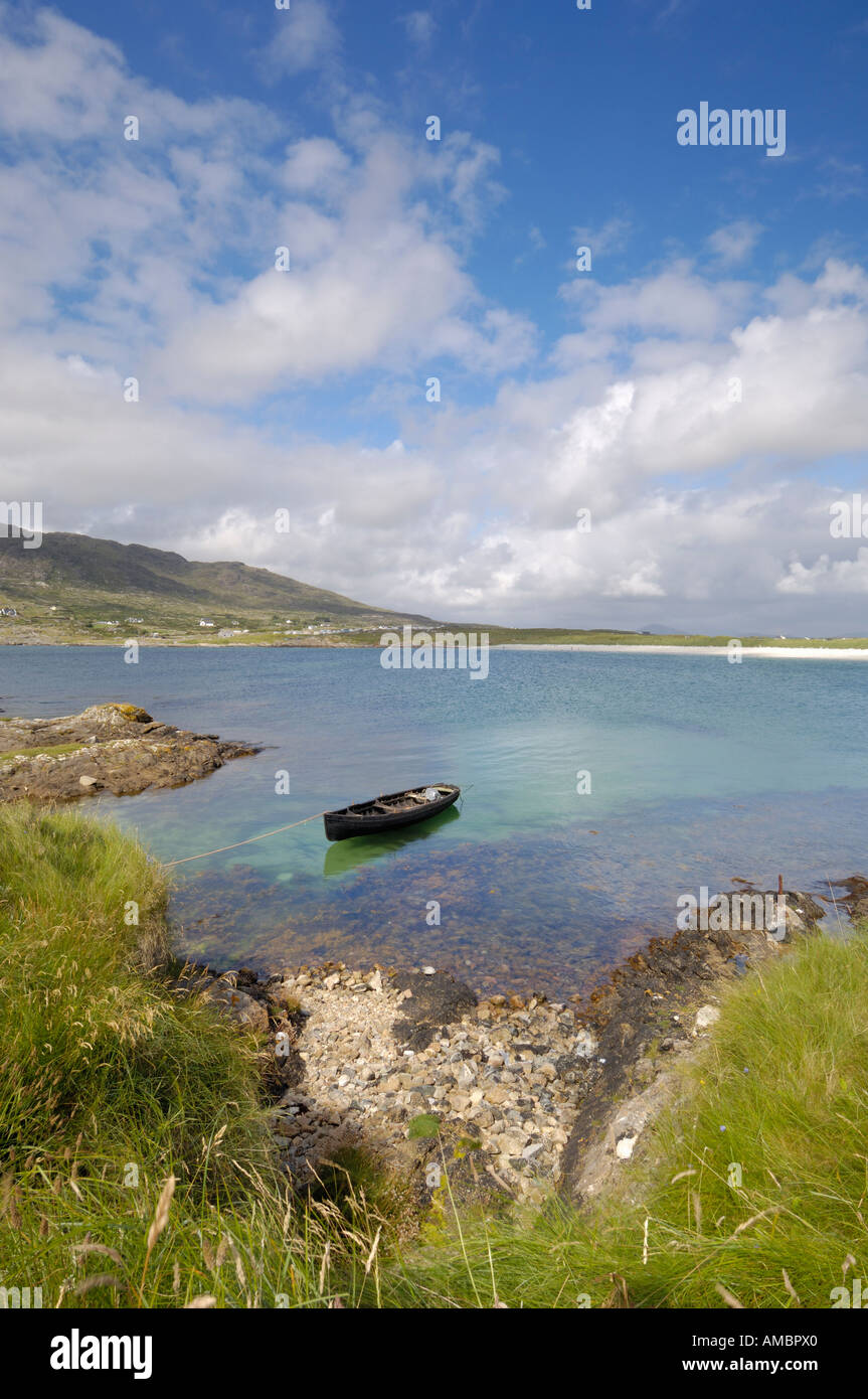 Bateau de pêche au Dogs Bay, Connemara, comté de Galway, Irlande Banque D'Images